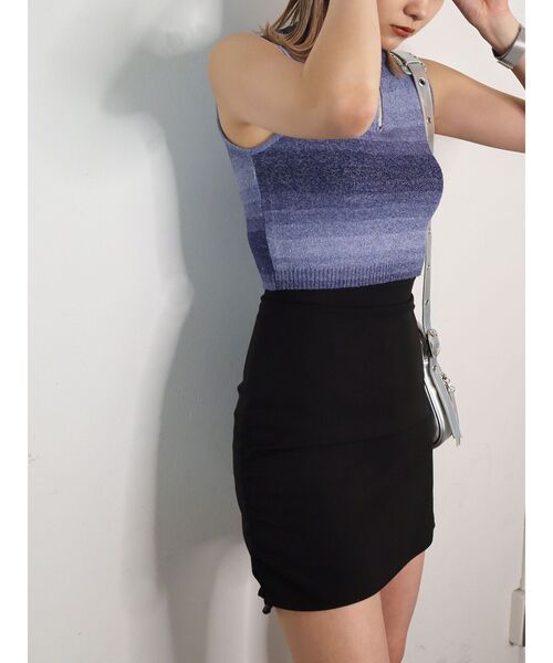 EMODA(エモダ)の「グラデーションハーフジップタンクトップ(タンクトップ・レディース・グリーン/ブルー/ブラック/ホワイト・FREE)」の12枚目の写真