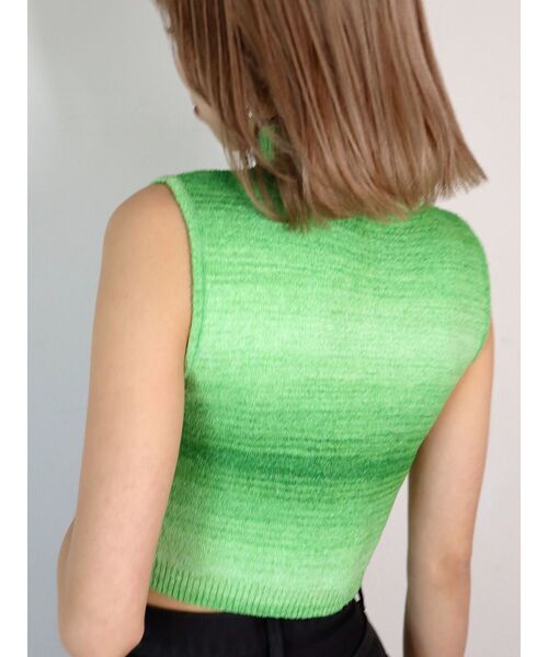 EMODA(エモダ)の「グラデーションハーフジップタンクトップ(タンクトップ・レディース・グリーン/ブルー/ブラック/ホワイト・FREE)」の16枚目の写真