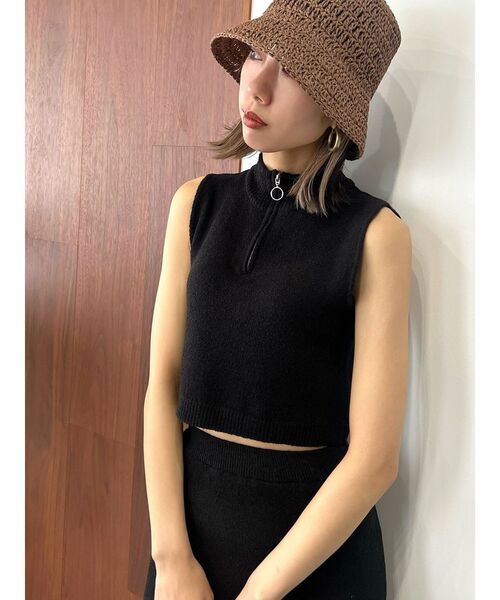 EMODA(エモダ)の「グラデーションハーフジップタンクトップ(タンクトップ・レディース・グリーン/ブルー/ブラック/ホワイト・FREE)」の20枚目の写真