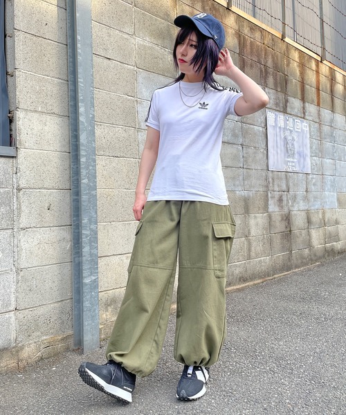 adidas(アディダス)の「【adidas / アディダス】ワンポイントロゴ アディカラー クラシックス スリーストライプス ショート丈半袖Tシャツ(Tシャツ/カットソー・レディース・ブラック/ホワイト/イエロー/ラベンダー・S)」の10枚目の写真