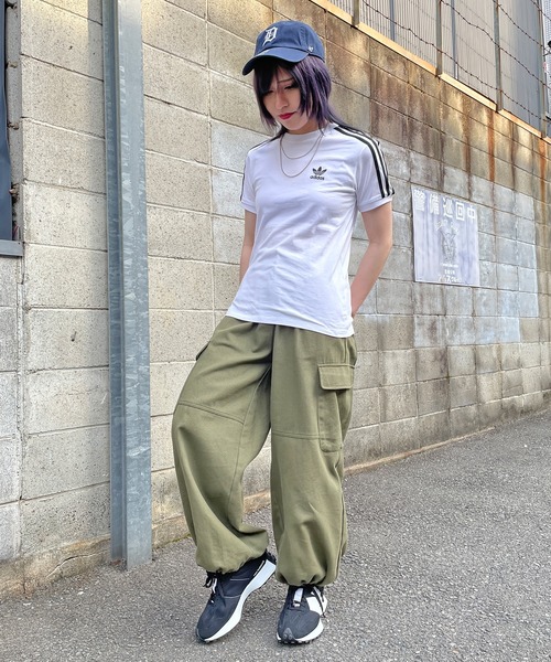 adidas(アディダス)の「【adidas / アディダス】ワンポイントロゴ アディカラー クラシックス スリーストライプス ショート丈半袖Tシャツ(Tシャツ/カットソー・レディース・ブラック/ホワイト/イエロー/ラベンダー・S)」の11枚目の写真