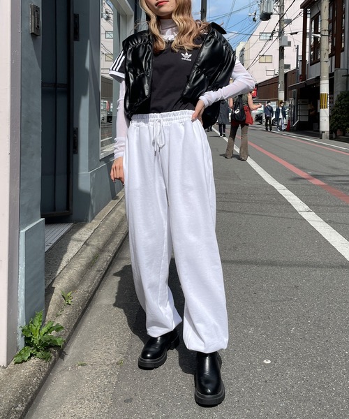 adidas(アディダス)の「【adidas / アディダス】ワンポイントロゴ アディカラー クラシックス スリーストライプス ショート丈半袖Tシャツ(Tシャツ/カットソー・レディース・ブラック/ホワイト/イエロー/ラベンダー・S)」の6枚目の写真
