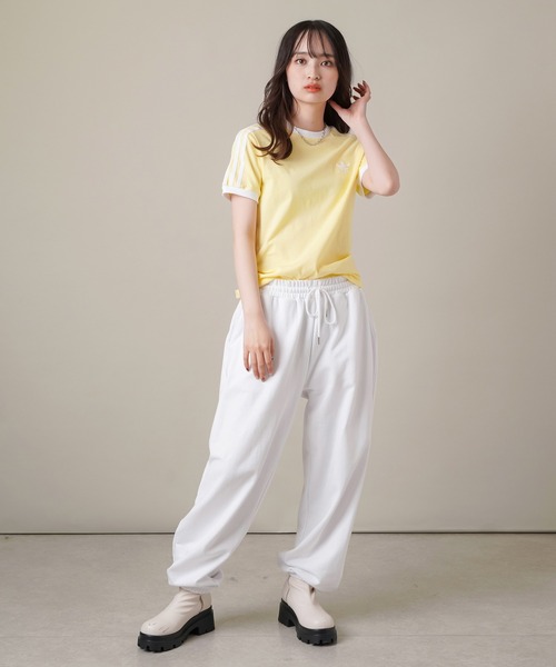 adidas(アディダス)の「【adidas / アディダス】ワンポイントロゴ アディカラー クラシックス スリーストライプス ショート丈半袖Tシャツ(Tシャツ/カットソー・レディース・ブラック/ホワイト/イエロー/ラベンダー・S)」の19枚目の写真