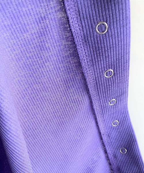 Q（キュー）の「スナップボタンリブカットカーデ（カーディガン/ボレロ・レディース・ブラック/パープル・MEDIUM）」の7枚目の写真