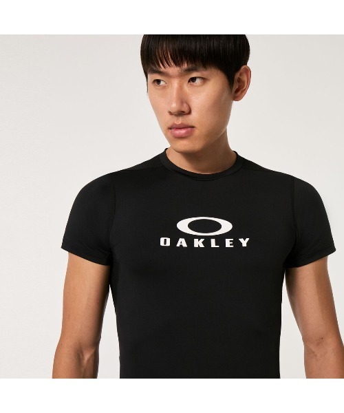 OAKLEY(オークリー)の「オークリー TECHNICAL BASE LAYER SS CREW 3.0 /ベースレイヤー・シャツ/TRAINING スポーツ・トレーニング/OAKLEY(その他トップス・メンズ・ブラック系/ネイビー/ブラック・L/M/S/XL)」の2枚目の写真