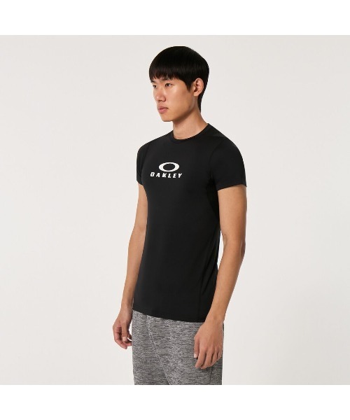 OAKLEY(オークリー)の「オークリー TECHNICAL BASE LAYER SS CREW 3.0 /ベースレイヤー・シャツ/TRAINING スポーツ・トレーニング/OAKLEY(その他トップス・メンズ・ブラック系/ネイビー/ブラック・L/M/S/XL)」の4枚目の写真