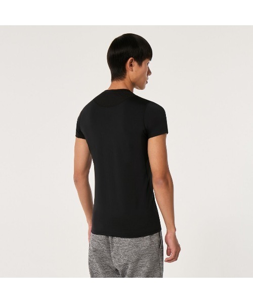 OAKLEY(オークリー)の「オークリー TECHNICAL BASE LAYER SS CREW 3.0 /ベースレイヤー・シャツ/TRAINING スポーツ・トレーニング/OAKLEY(その他トップス・メンズ・ブラック系/ネイビー/ブラック・L/M/S/XL)」の5枚目の写真