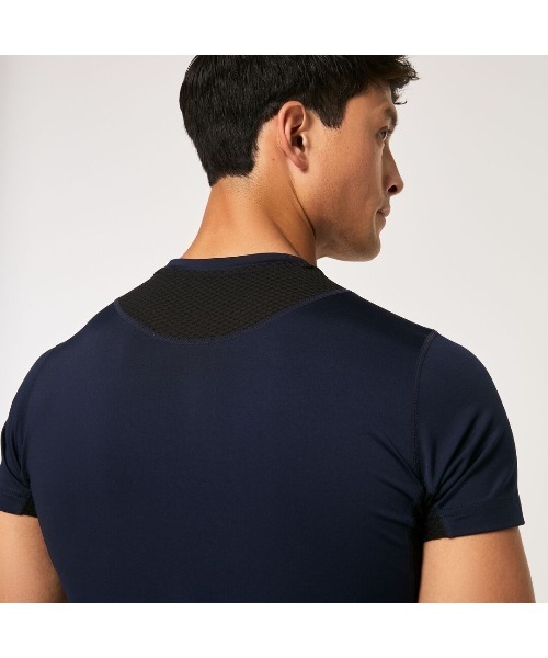 OAKLEY(オークリー)の「オークリー TECHNICAL BASE LAYER SS CREW 3.0 /ベースレイヤー・シャツ/TRAINING スポーツ・トレーニング/OAKLEY(その他トップス・メンズ・ブラック系/ネイビー/ブラック・L/M/S/XL)」の17枚目の写真