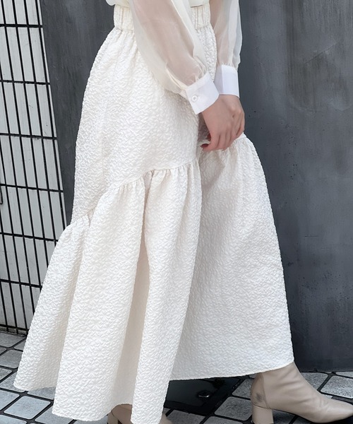 Lamoa(ラモア)の「【Lamoa】/【ウエスト変形デザイン】エンボスタックフレアスカート(スカート・レディース・アイボリー/ブラック・MEDIUM)」の10枚目の写真