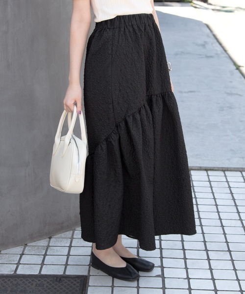 Lamoa(ラモア)の「【Lamoa】/【ウエスト変形デザイン】エンボスタックフレアスカート(スカート・レディース・アイボリー/ブラック・MEDIUM)」の11枚目の写真