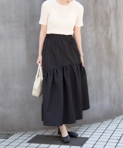 Lamoa(ラモア)の「【Lamoa】/【ウエスト変形デザイン】エンボスタックフレアスカート(スカート・レディース・アイボリー/ブラック・MEDIUM)」の12枚目の写真