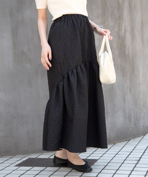 Lamoa(ラモア)の「【Lamoa】/【ウエスト変形デザイン】エンボスタックフレアスカート(スカート・レディース・アイボリー/ブラック・MEDIUM)」の13枚目の写真