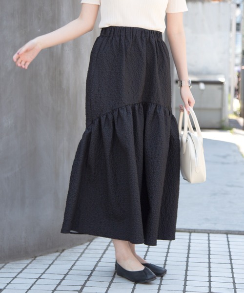 Lamoa(ラモア)の「【Lamoa】/【ウエスト変形デザイン】エンボスタックフレアスカート(スカート・レディース・アイボリー/ブラック・MEDIUM)」の14枚目の写真