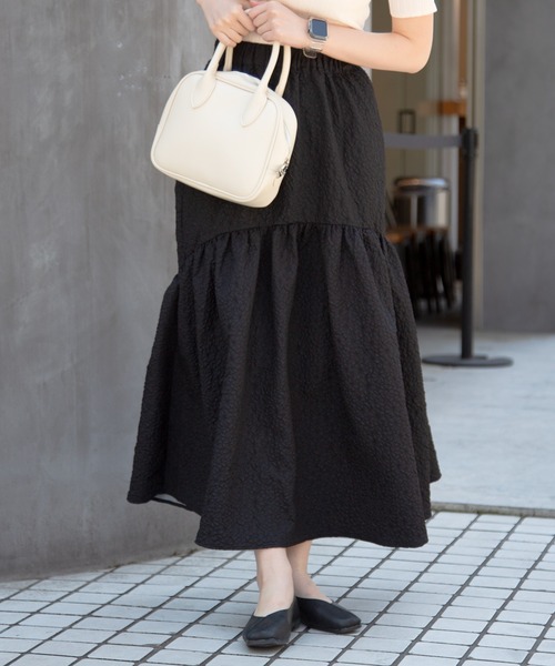 Lamoa(ラモア)の「【Lamoa】/【ウエスト変形デザイン】エンボスタックフレアスカート(スカート・レディース・アイボリー/ブラック・MEDIUM)」の15枚目の写真