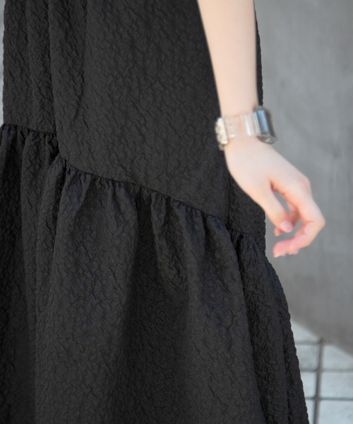 Lamoa(ラモア)の「【Lamoa】/【ウエスト変形デザイン】エンボスタックフレアスカート(スカート・レディース・アイボリー/ブラック・MEDIUM)」の20枚目の写真