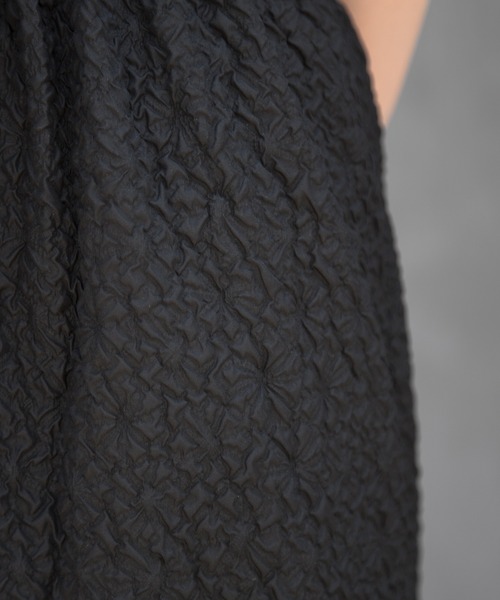 Lamoa(ラモア)の「【Lamoa】/【ウエスト変形デザイン】エンボスタックフレアスカート(スカート・レディース・アイボリー/ブラック・MEDIUM)」の21枚目の写真