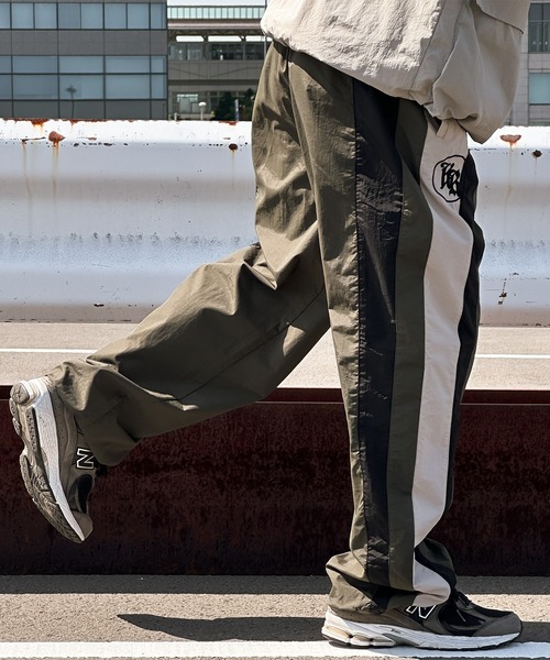 kutir（クティール）の「刺繍入り配色ナイロンワイドパンツ（その他パンツ・メンズ・カーキ/ブラック・SMALL/MEDIUM/LARGE）」の7枚目の写真