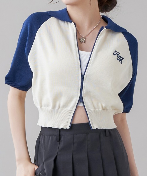 SPINNS（スピンズ）の「ワンポイント刺繍ロゴ ラグランデザイン 半袖カーディガン（カーディガン/ボレロ・レディース・ネイビー/ブラック/レッド/グリーン・ONESIZE）」の3枚目の写真