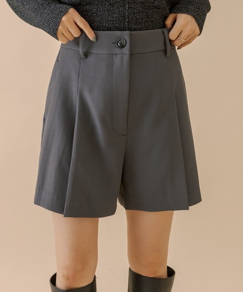 mline（エムライン）の「[mline] ワンタックショートパンツ（その他パンツ・レディース・アイボリー/ブラック/チャコールグレー/ホワイト・1/2）」の4枚目の写真