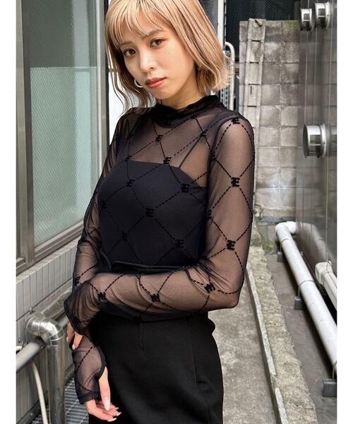 EMODA(エモダ)の「ハイネックストレッチトップ(Tシャツ/カットソー・レディース・ブラック/ベージュ・FREE)」の1枚目の写真