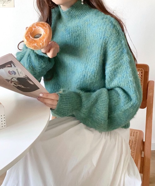 mily bilet（ミウィビレット）の「【mily bilet】大人の萌え袖にキュン！ミックス糸指穴モックネック シャギープルオーバー（ニット/セーター・レディース・ブラック/アイボリー/ブルー/グリーン・MEDIUM/LARGE/SMALL/X-LARGE）」の7枚目の写真