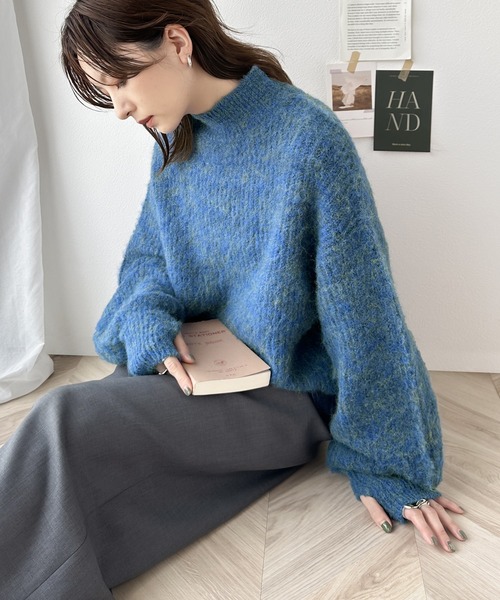 mily bilet（ミウィビレット）の「【mily bilet】大人の萌え袖にキュン！ミックス糸指穴モックネック シャギープルオーバー（ニット/セーター・レディース・ブラック/アイボリー/ブルー/グリーン・MEDIUM/LARGE/SMALL/X-LARGE）」の22枚目の写真
