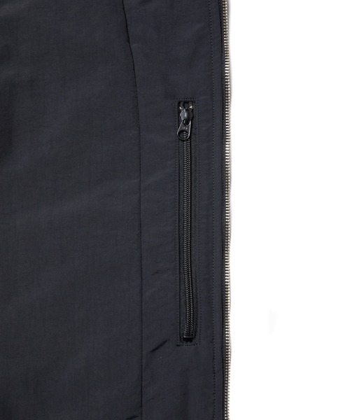 COOTIE PRODUCTIONS(クーティープロダクションズ)の「Nylon Quilting Work Vest(ナイロンジャケット・メンズ・ブラック×ホワイト/ブラック×ブラック・LARGE/X-LARGE/MEDIUM/SMALL)」の6枚目の写真