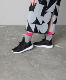 MILLION CARATS | 【TRICOTE】網目模様のストライプのみ凹凸を施し、質感のアクセントで魅せるケーブルストライプソックス(ソックス/靴下)