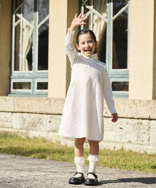 SHOO・LA・RUE(シューラルー)の「◆【110-140cm/プチセレ】エンボス キャミワンピース(ワンピース・キッズ・アイボリー/ブラック・11/12/13/14)」の13枚目の写真