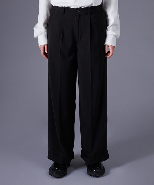 ONCILY（オンシェリー）の「ROLL UP WIDE TUCK SLACKS /  ロールアップワイドタックスラックス（スラックス・メンズ・ブルーグリーン/ダークブラウン/ブラック・SMALL/MEDIUM/LARGE）」の2枚目の写真