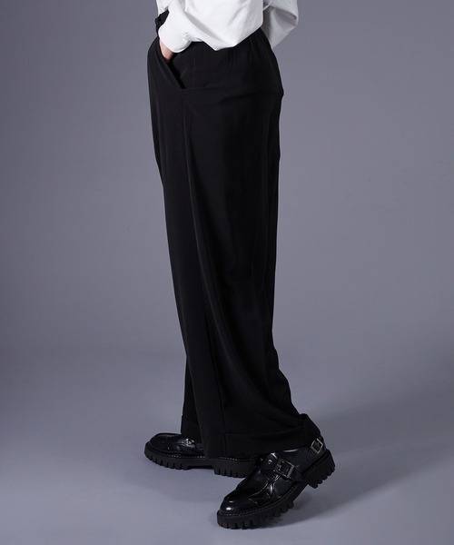 ONCILY（オンシェリー）の「ROLL UP WIDE TUCK SLACKS /  ロールアップワイドタックスラックス（スラックス・メンズ・ブルーグリーン/ダークブラウン/ブラック・SMALL/MEDIUM/LARGE）」の7枚目の写真