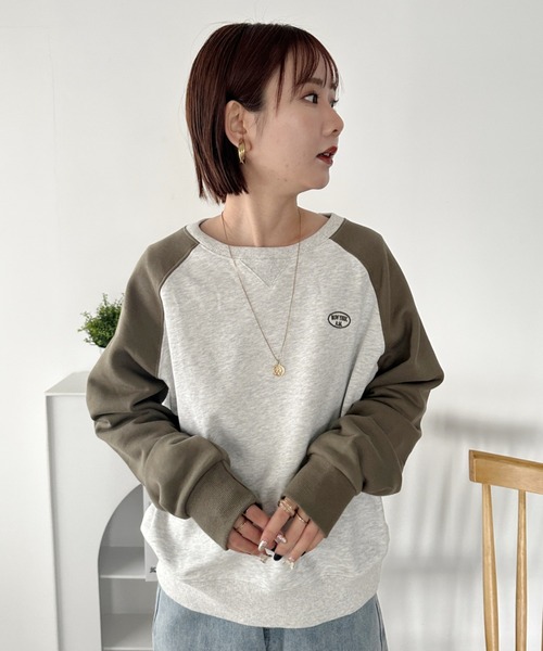 CLEA(クレア)の「ワンポイント刺繍ラグランスウェットプルオーバー(スウェット・レディース・カーキ/ネイビー・FREE)」の9枚目の写真