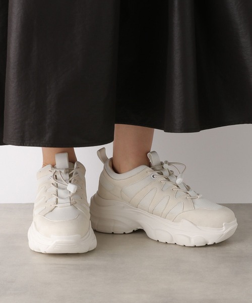 LEPSIM（レプシィム）の「厚底レースアップスニーカー　106969（スニーカー・レディース・アイボリー/ブラック・MEDIUM/LARGE）」の5枚目の写真