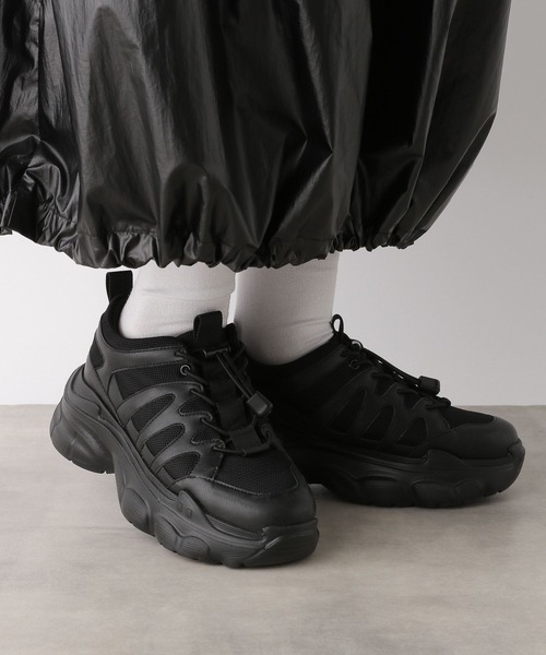 LEPSIM（レプシィム）の「厚底レースアップスニーカー　106969（スニーカー・レディース・アイボリー/ブラック・MEDIUM/LARGE）」の10枚目の写真