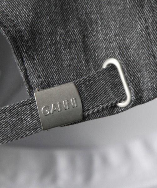 GANNI(ガニー)の「GANNI Cap Hat Denim(キャップ・レディース・ブラック・ONE SIZE)」の2枚目の写真