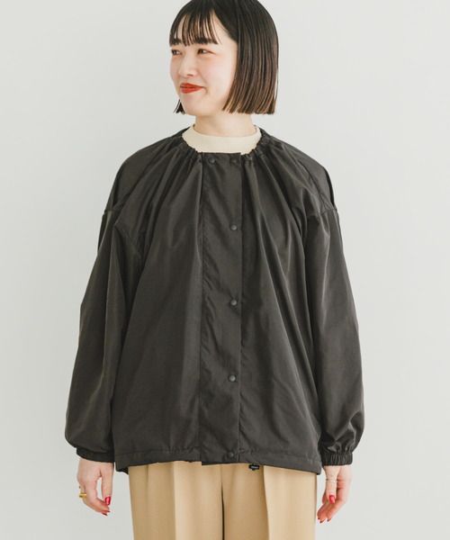 ITEMS URBANRESEARCH（アイテムズ アーバンリサーチ）の「ポケッタブルノーカラーブルゾン（ブルゾン・レディース・キャメル/ブラック・FREE）」の12枚目の写真