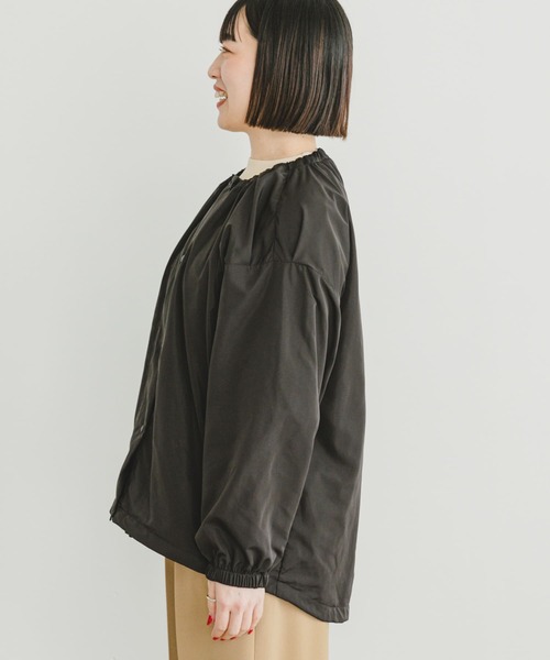 ITEMS URBANRESEARCH（アイテムズ アーバンリサーチ）の「ポケッタブルノーカラーブルゾン（ブルゾン・レディース・キャメル/ブラック・FREE）」の13枚目の写真