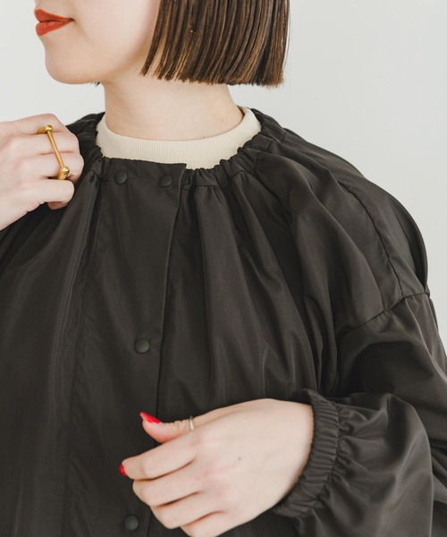 ITEMS URBANRESEARCH（アイテムズ アーバンリサーチ）の「ポケッタブルノーカラーブルゾン（ブルゾン・レディース・キャメル/ブラック・FREE）」の15枚目の写真