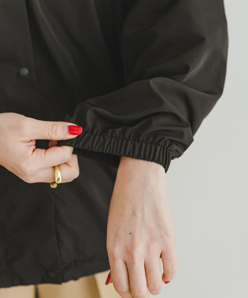 ITEMS URBANRESEARCH（アイテムズ アーバンリサーチ）の「ポケッタブルノーカラーブルゾン（ブルゾン・レディース・キャメル/ブラック・FREE）」の17枚目の写真