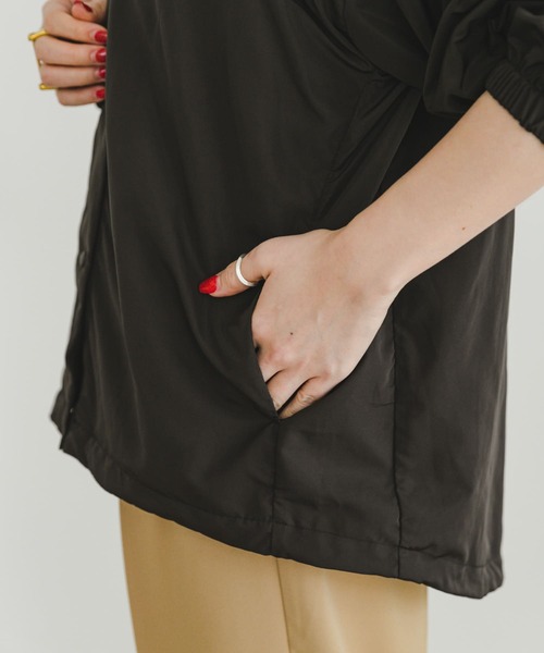 ITEMS URBANRESEARCH（アイテムズ アーバンリサーチ）の「ポケッタブルノーカラーブルゾン（ブルゾン・レディース・キャメル/ブラック・FREE）」の18枚目の写真
