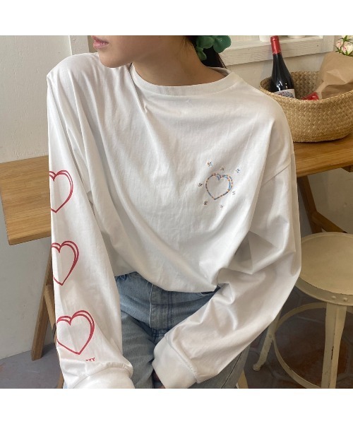 MAZZZZY（マジ―）の「heart print L/S T-shirt/ハートプリントロンTEE（Tシャツ/カットソー・レディース・チャコールグレー/ホワイト/モカ・FREE）」の2枚目の写真