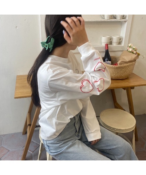 MAZZZZY（マジ―）の「heart print L/S T-shirt/ハートプリントロンTEE（Tシャツ/カットソー・レディース・チャコールグレー/ホワイト/モカ・FREE）」の4枚目の写真