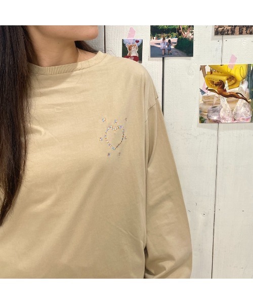 MAZZZZY（マジ―）の「heart print L/S T-shirt/ハートプリントロンTEE（Tシャツ/カットソー・レディース・チャコールグレー/ホワイト/モカ・FREE）」の7枚目の写真