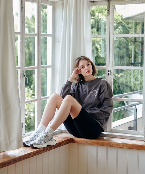 MAZZZZY（マジ―）の「heart print L/S T-shirt/ハートプリントロンTEE（Tシャツ/カットソー・レディース・チャコールグレー/ホワイト/モカ・FREE）」の8枚目の写真
