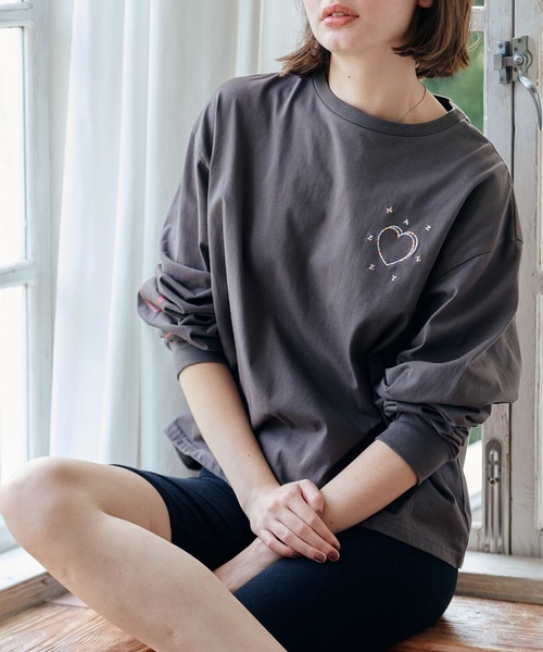 MAZZZZY（マジ―）の「heart print L/S T-shirt/ハートプリントロンTEE（Tシャツ/カットソー・レディース・チャコールグレー/ホワイト/モカ・FREE）」の9枚目の写真