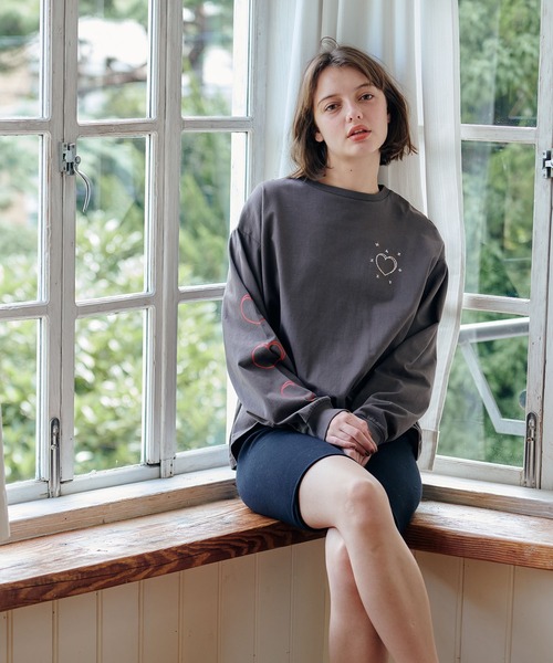 MAZZZZY（マジ―）の「heart print L/S T-shirt/ハートプリントロンTEE（Tシャツ/カットソー・レディース・チャコールグレー/ホワイト/モカ・FREE）」の12枚目の写真