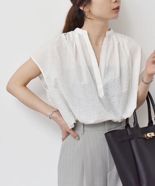 quaranciel(カランシエル)の「quaranciel:〈洗濯機可能〉サッカー スキッパー フレンチスリーブ シャツ ブラウス(シャツ/ブラウス・レディース・オリーブ/ネイビー/ホワイト・ONE SIZE)」の1枚目の写真