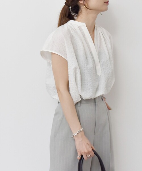 quaranciel(カランシエル)の「quaranciel:〈洗濯機可能〉サッカー スキッパー フレンチスリーブ シャツ ブラウス(シャツ/ブラウス・レディース・オリーブ/ネイビー/ホワイト・ONE SIZE)」の6枚目の写真