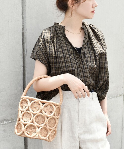 quaranciel(カランシエル)の「quaranciel:〈洗濯機可能〉サッカー スキッパー フレンチスリーブ シャツ ブラウス(シャツ/ブラウス・レディース・オリーブ/ネイビー/ホワイト・ONE SIZE)」の8枚目の写真