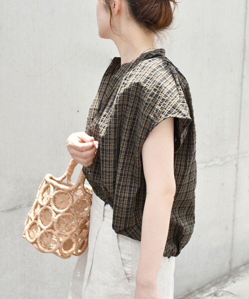 quaranciel(カランシエル)の「quaranciel:〈洗濯機可能〉サッカー スキッパー フレンチスリーブ シャツ ブラウス(シャツ/ブラウス・レディース・オリーブ/ネイビー/ホワイト・ONE SIZE)」の9枚目の写真
